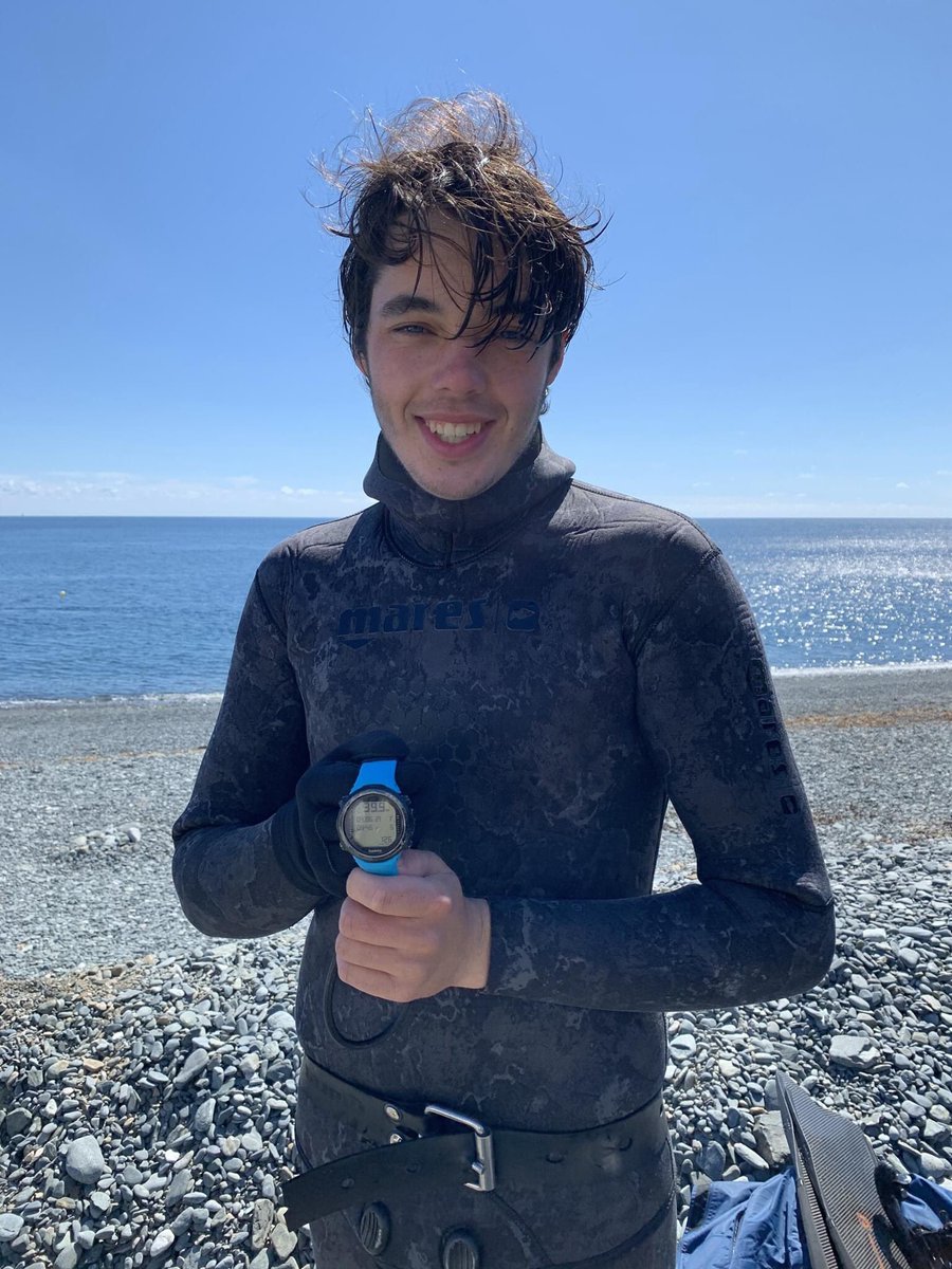 AquacityFree's tweet photo. Shout out to our amazing instructor Luca Anselmi, back at 40m in the cold. Thanks @porthkerris for a brilliant boat! Loads of PBs on Friday and lovely company. #Cornwall #Freediver #FreedivingInstructor #PorthkerrisDivers https://t.co/0fey2xoY1m