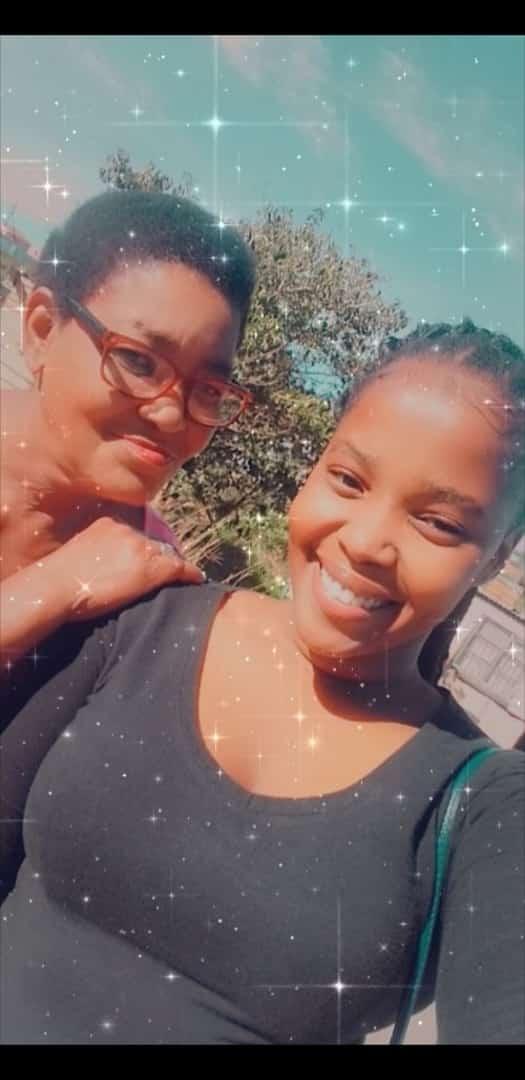 LawuNoma's tweet photo. Guys Pleaser help my friend find her mother it's been days now engafumaneki please guys
@mihlalii_n @Boity @RealBlackCoffee @RealBlackCoffee @bonang_m @iFani_Haymani @DJZinhle @akreana_  💔💔 @PrinceKaybee_SA @Moktone @phume22 https://t.co/xyAvQHtgmp