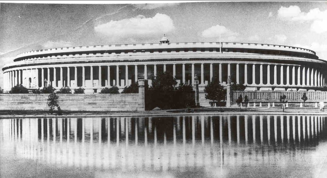 idesibanda's tweet photo. Indian demands White Paper in Parliament by Govt &amp; Discussion on the Privatization Policy with all Stake Holders.

Don't enforce Corporate Crony Agenda with few bootlickers in system.

#PrivatizationGoBack https://t.co/0tfuXV0VJU