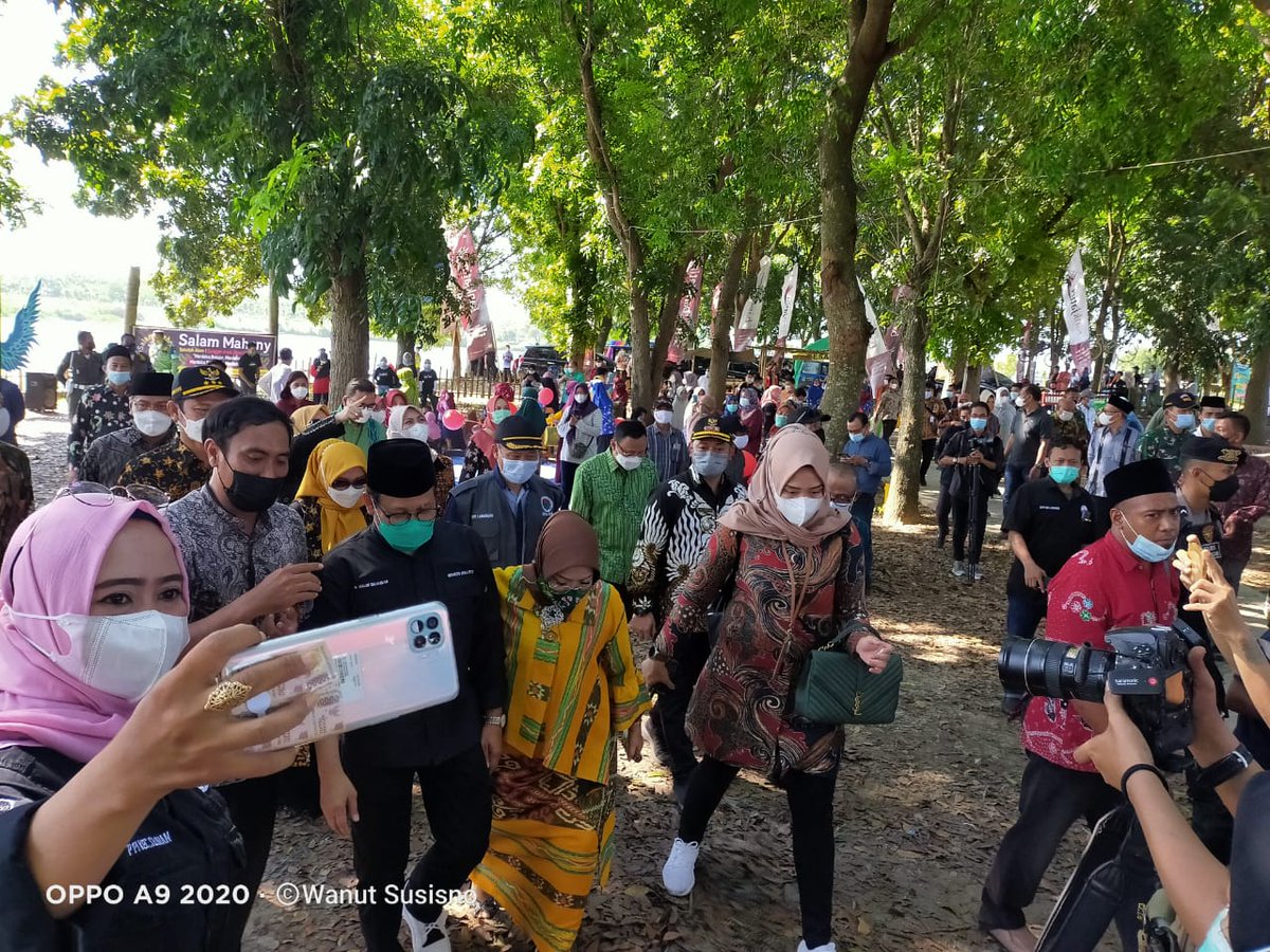 kadrajat's tweet photo. #GusMenteriSambangDeso
Bentuk Support dan Apresiasi Gus Mentri Kpd Desa &amp; BUM Desa
#tppijatim
#tppilamongan
@jokowi 
@halimiskandarnu
@Kemendespdtt
@ditjenpdp
@malik_haramain
@imansyukri
@taufikmadjid71
@yusradaridesa 
@azzameldzikrie 
@tppkemendes 
@BerandadesaID
@DewantoAndry https://t.co/fNhJzgcdR1