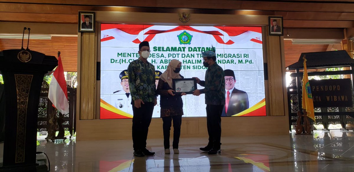 kadrajat's tweet photo. #GusMenteriSambangDeso
Bentuk Support dan Apresiasi Gus Mentri Kpd Desa &amp; BUM Desa
#tppijatim
#tppilamongan
@jokowi 
@halimiskandarnu
@Kemendespdtt
@ditjenpdp
@malik_haramain
@imansyukri
@taufikmadjid71
@yusradaridesa 
@azzameldzikrie 
@tppkemendes 
@BerandadesaID
@DewantoAndry https://t.co/tLlMroDYAf
