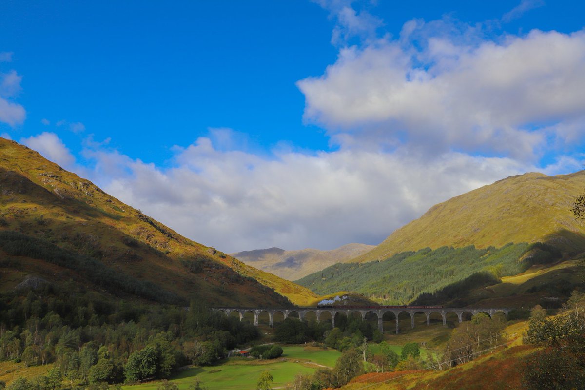 JamiePe29145779's tweet photo. Glenfinnan viaduct and the Glenfinnan monument on a beautiful day. Thought I was going to miss the train as I was there early and it was late 🤣
@ThePhotoHour @VisitScotland @mvscotland #harrypotterfanart #HarryPotter #Scotland https://t.co/pHP9AMDAM8