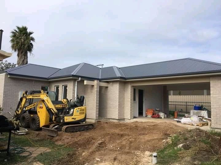 sam_chivi's tweet photo. Building construction
House renovations
Suspended ceilings
Wall skimming
Painting
Tiling
Plumbing

At affordable prices just get in touch with us for free Qoute

Call/app +263776330208
                 +263714085096 https://t.co/jdER0dcu0R
