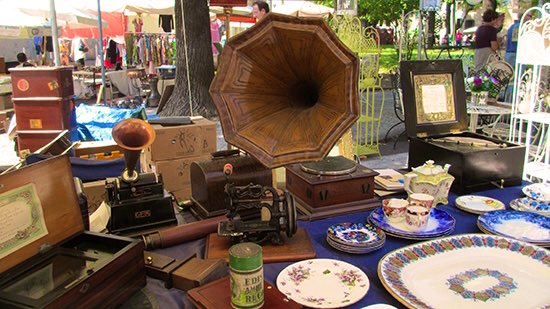 Verona Antiquaria si svolge ogni prima domenica del mese nel quartiere San Zeno con oltre 200 espositori nelle Piazze di San Zeno, Corrubbio, Pozza e nelle vie S. Procolo, Lenotti e Porta San Zeno. 
#6giugno #BuonaDomenica #BuongiornoATutti #NellaLeggerezza #mercatino #Verona