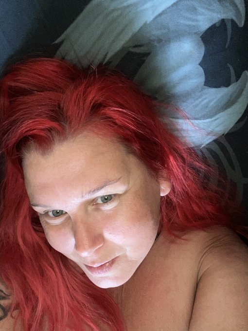 Happy Sunday! Hope you are all having fun. It&rsquo;s another lovely day so may your spirits be high and  your<a href="/tag/footworship"class="tags"><span>#footworship</span></a><a href="/tag/thickthighs"class="tags"><span>#thickthighs</span></a><a href="/tag/thickthighssaveliv"class="tags"><span>#thickthighssaveliv</span></a>