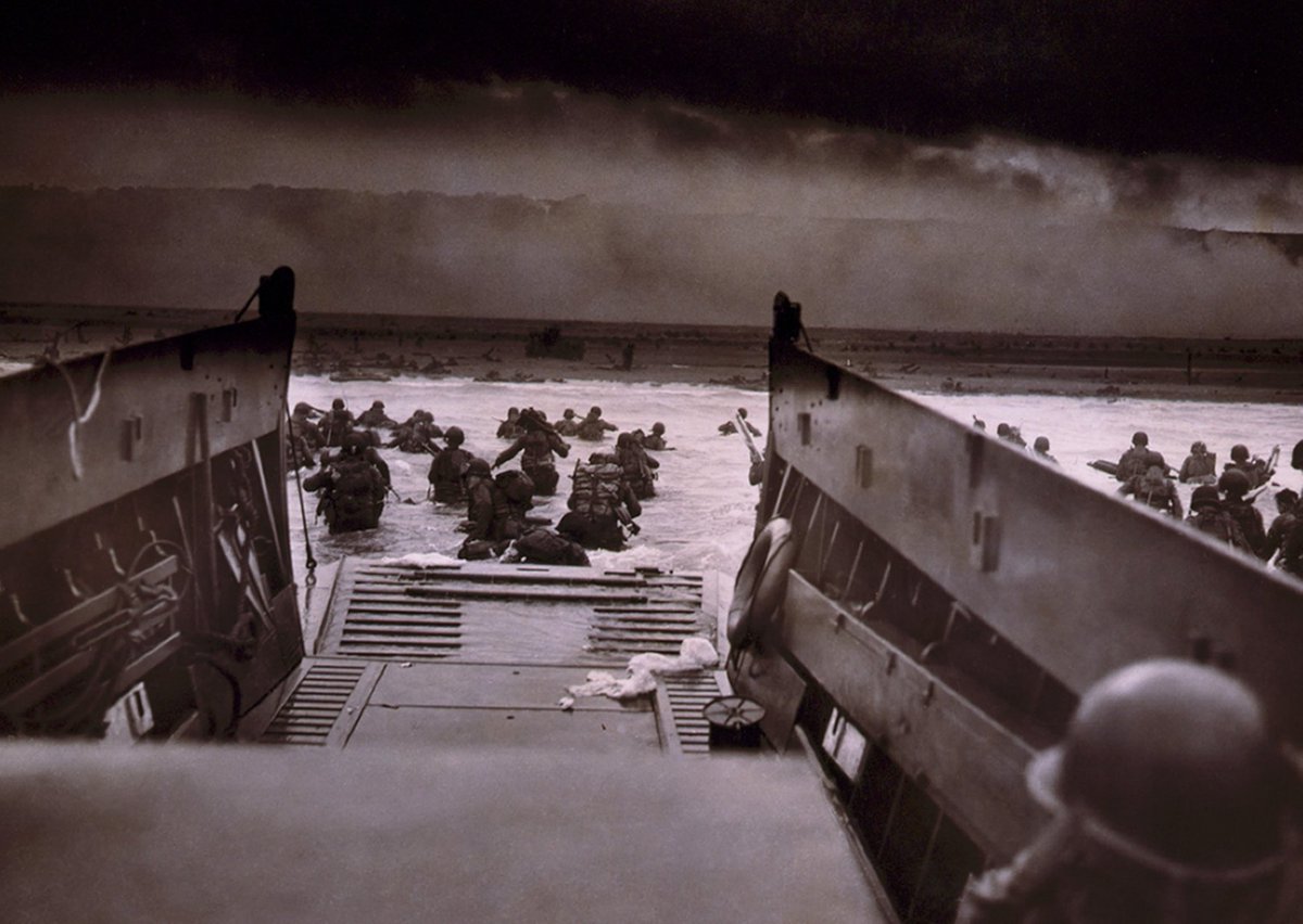 Sophie_1WWTours's tweet photo. As millions slept, thousands of lads took to the air and sea to mount the most important invasion of the war. 
#DDay #2WW https://t.co/vn88uhSx2l