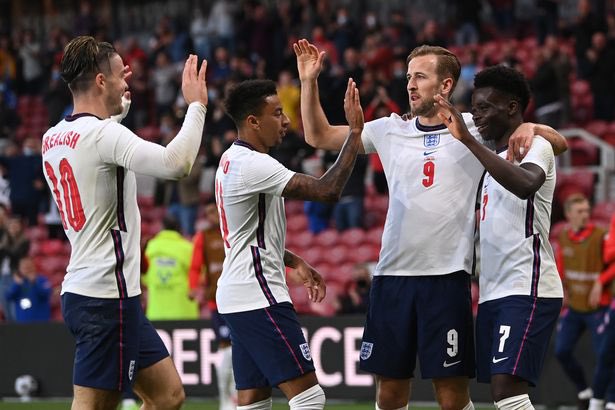 If England beat Romania today, we’ll giveaway a SecretShirt.co box 🚨👕

👇 How to enter:

🔃 Retweet this tweet
🤝 Follow us

📦 Good luck!