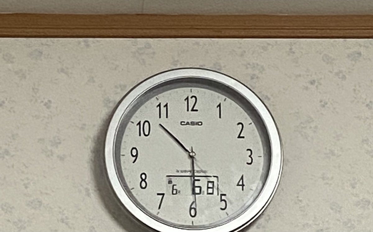 んあ、寝ちゃってた…いまなんじ…?もうすぐ6時…?そろそろばんごはん…………… 