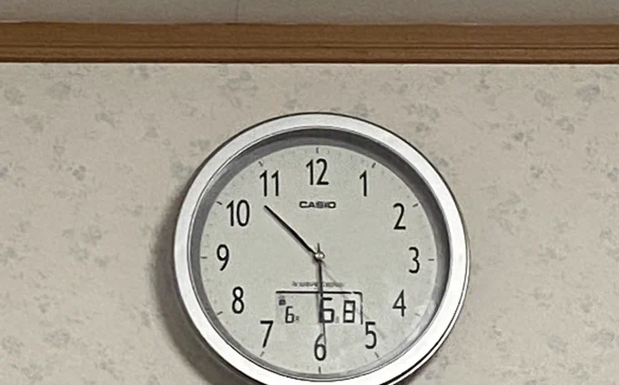 んあ、寝ちゃってた…いまなんじ…?もうすぐ6時…?そろそろばんごはん…………… 