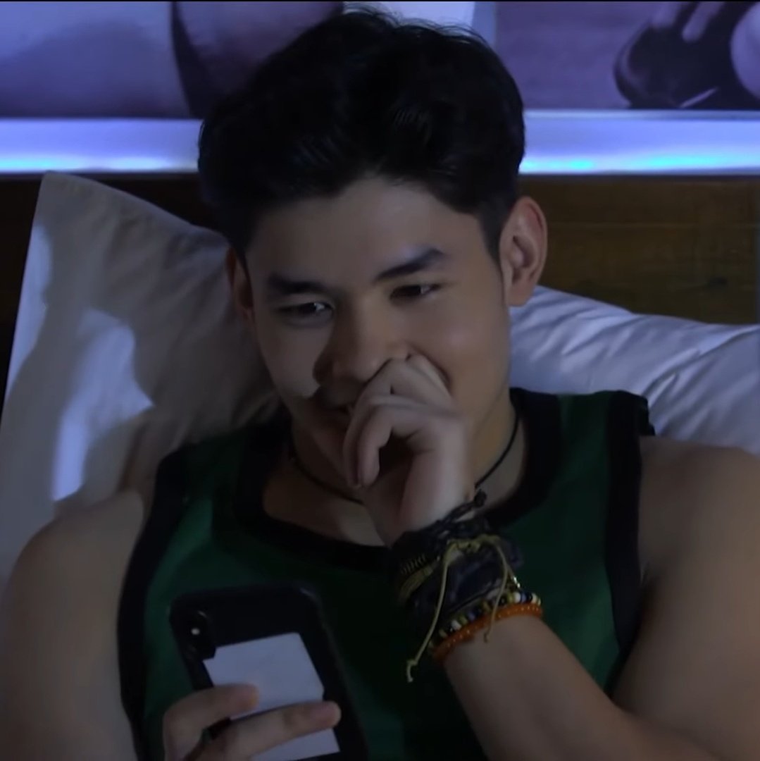 _hernoseinabook's tweet photo. Si Grae habang ginagawa 'yon: https://t.co/DRHI6VbTPJ