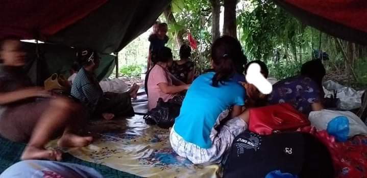 Shorea1101's tweet photo. According to some aid people, people who are fleeing due to military violence in Kyonpyaw, need food, medicines, water and power bank.
#RejectCoupRejectASEAN
#WhatsHappeningInMyanmar
#June6Coup https://t.co/BB48fxpemn