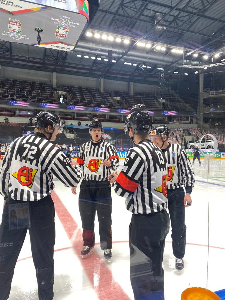 SJTL_ry's tweet photo. Ja siitä se pronssipeli käyntiin! Aitiopaikalta kuvan nappasi IIHF Result Manager Heli Rissanen. https://t.co/MMpcu7kSjf