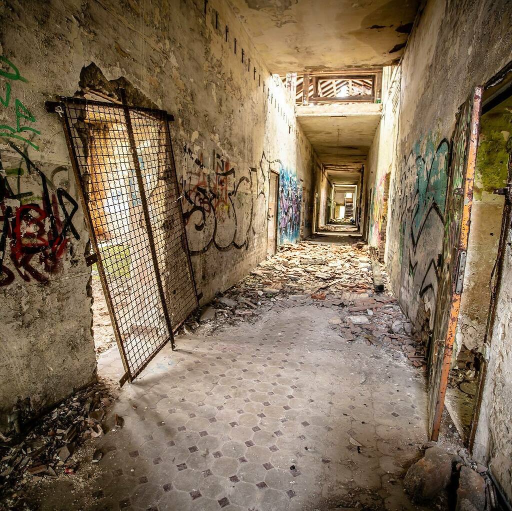caraoge's tweet photo. #abenteuer #fotografie #photography #decay #savethedecay #photooftheday #beautyindecay
#urbex #urbexgermany #urbanexploring #urbanphotography #urbexworld #killerurbex
#lost #lostplace #lostplaces #lostplacegermany #lostplacesphotography
#abandoned #aban… https://t.co/I3xCA0DhkY https://t.co/OkhYTzTsxS