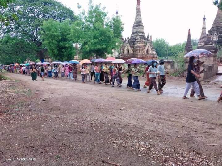 HsuChiKo1's tweet photo. Local residents from Chaung Oo Tsp protest against military dictatorship. 

#RejectCoupRejectASEAN
#June6Coup
#WhatsHappeningInMyanmar https://t.co/vyTxyTfyz8