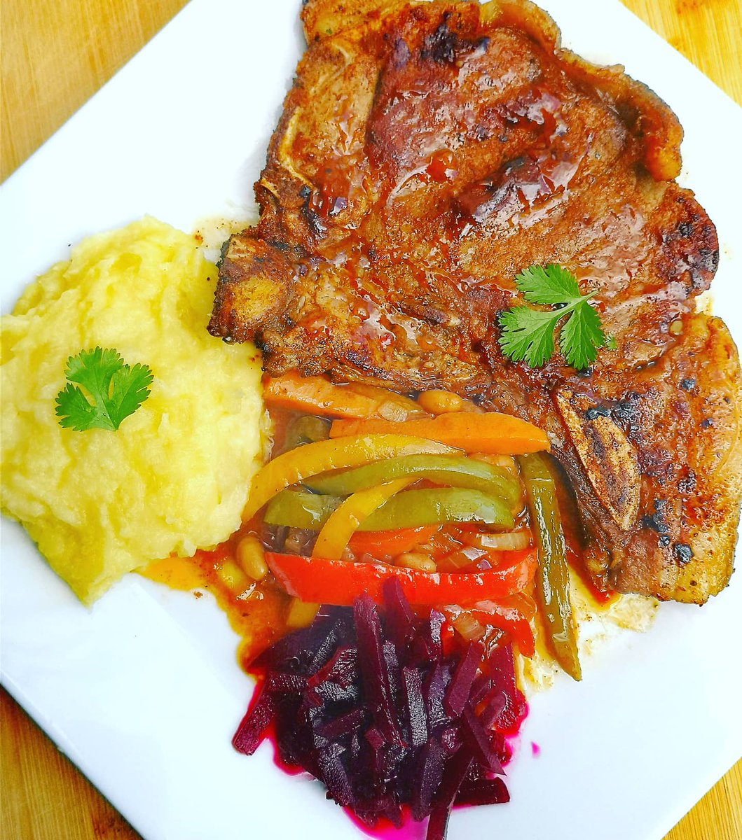 NevariMpho's tweet image. Sunday lunch served 😋🍑
Nothing hectic
Tender T-bone steak with mash potatoes/wedges &amp;amp; chakalaka
#Magickitchen
#BLUZA_za
#ITISNOWORNEVER
#WORKINPROGRESS
#CONSISTENCY
#DEDICATION
#BEKINDTOYOURSELF
#KEEPTHEFAITH
#ITISWELLWITHMYSOUL