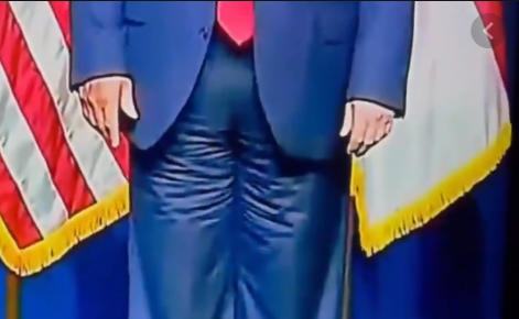 DonLew87's tweet photo. 1) Was Trump wearing a diaper?
2) Did Trump have his pants on backwards?
3) Was his zipper missing?
4) Was something else going on?
5) Where was Hope Hicks when Trump needed her?
🔥"Get the machine!"🔥
#SundayMorning #TrumpSpeech #FUPA https://t.co/JPru9Of374