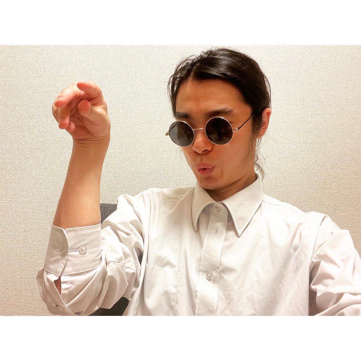 Masaki ベリッシモ S Tweet 無事 大千秋楽を迎え終わる事ができました ありがとうございました 最後に現場の雰囲気を変えた ソルトベイさんの写真でお別れしたいと思います 菅田将暉 ソルトベイ 塩振りおじさん 薄目で見ると菅田将暉 Masaki ベリッシモ S Tweet 無事 大千秋楽を迎え終わる事ができました ありがとうございました 最後に現場の雰囲気を変えた ソルトベイさんの写真でお別れしたいと思います 菅田将暉 ソルトベイ 塩振りおじさん 薄目で見ると菅田将暉