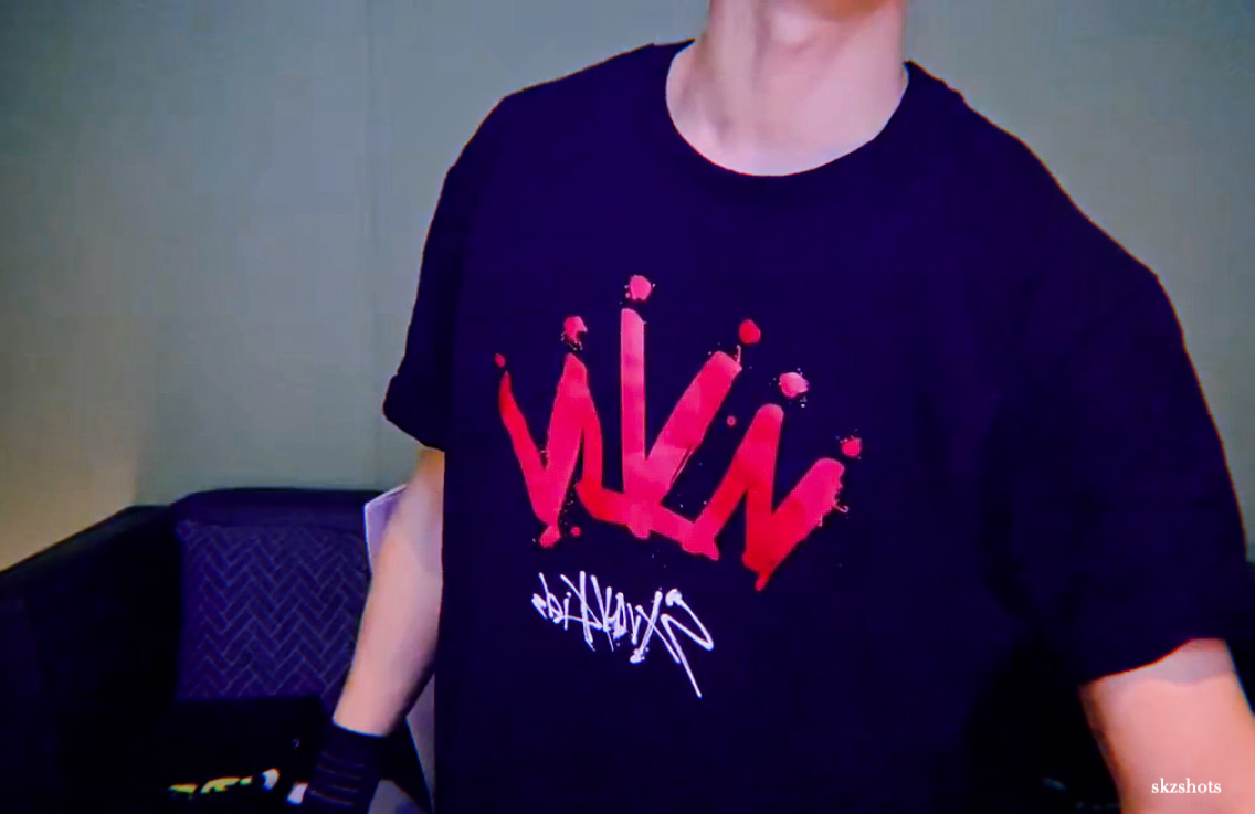 skzshots's tweet photo. chan with skz kingdom t-shirt https://t.co/mhy8kDK725