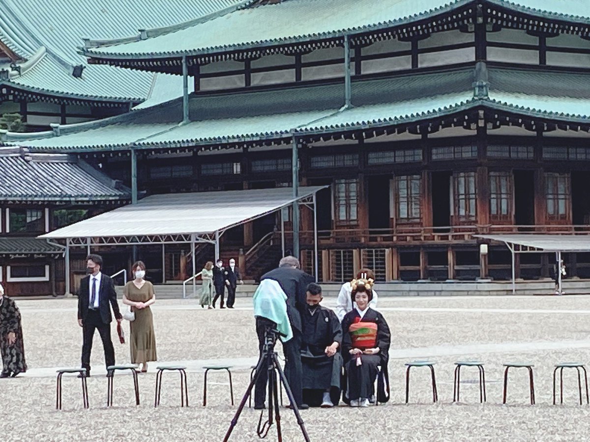 mihono0209's tweet photo. 実は本日、結婚式を挙げさせて頂きました！
去年の6/6本当なら、私たちが出会ったubudSuciでﾊﾟｰﾃｨｰをする予定でした。ｺﾛﾅの影響で、パーティーもバリでの結婚式もできず入籍して1年半が経ちました。
家族に見守られ、みんなのお陰で素敵な時間を過ごすことができ感謝です！ https://t.co/xNCQHMi4o8
