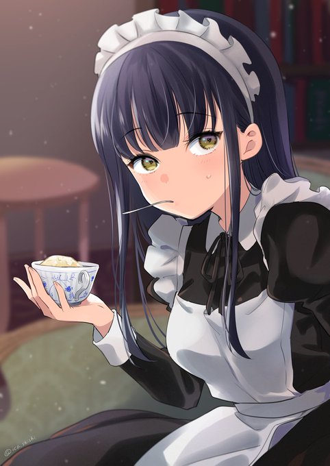 アイスを食べながらサボり中ぱっつんメイド、見つかる 