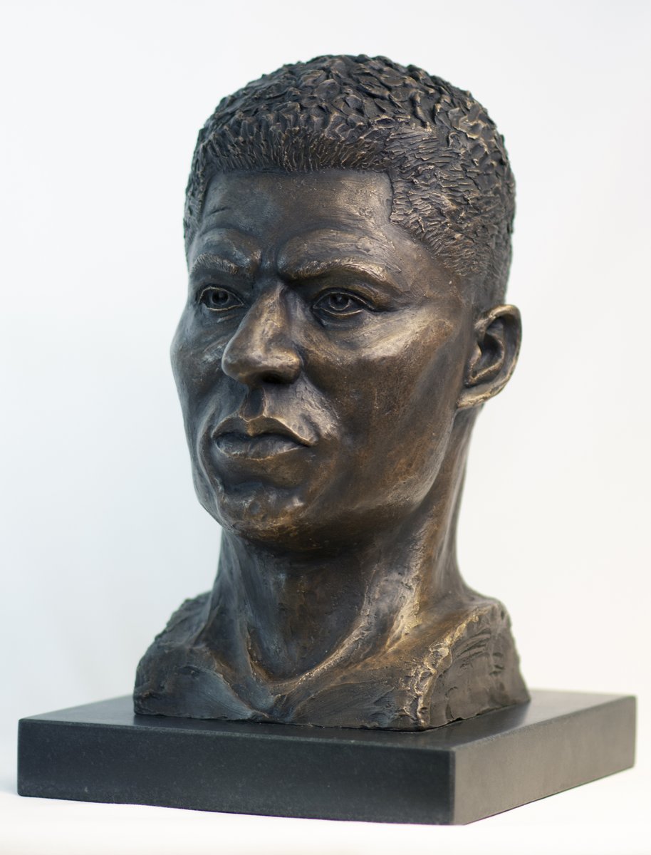 First casting in bronze of my @MarcusRashford bust, a tribute to his anti-poverty campaigning, and in light of the current debate on statues somebody who we should be publicly celebrating. Number one in a limited edition of ten for sale, all profits to #EndChildFoodPoverty