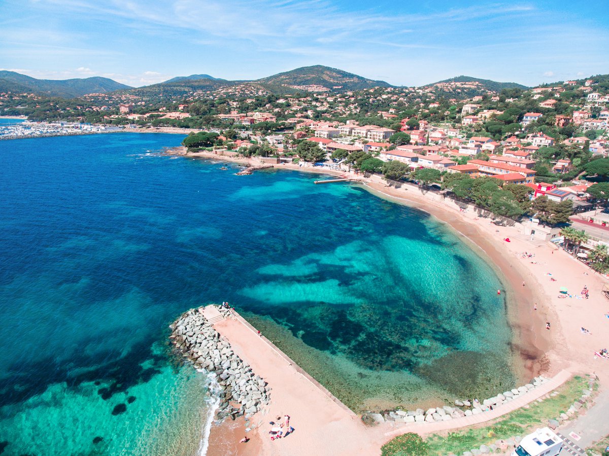 ilgsainttropez's tweet photo. ... Superbe littoral des #issambres😍 Bon #dimanche 🌞
📸 @SUNSEAROC
🎯 https://t.co/iKBe12pWw3
#onatousbesoindusud #lesissambres #roquebrune #roquebrunesurargens #sainttropez #golfedesainttrope #provence #coteazur #riviera #var #france #ilovegolfedesttropez & you ? https://t.co/588DDh5gMU