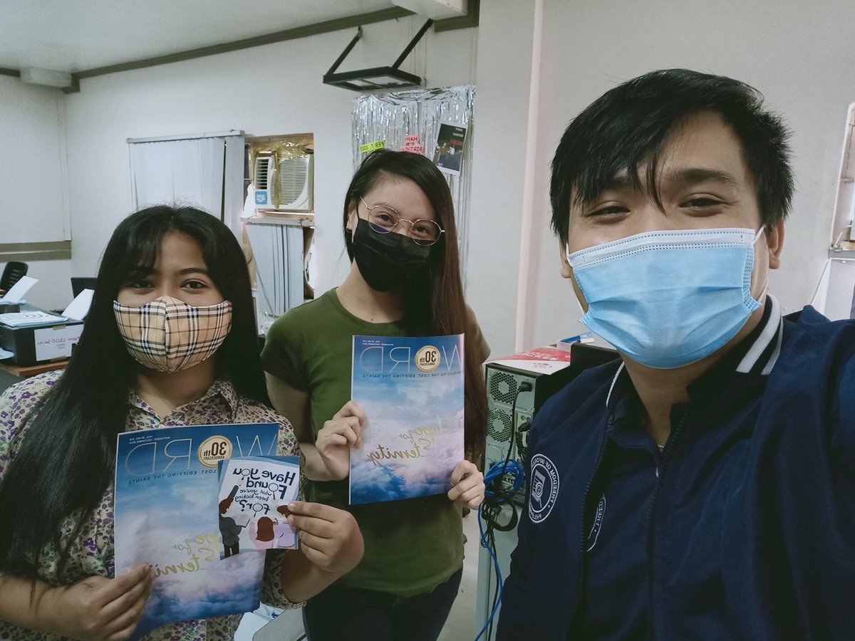CJMRagasa's tweet photo. The Word Magazine distribution to my colleagues at PCOO-BCS in Malacañang 

#IshareTheWord #NYWD #PMCC4W https://t.co/TH8HX3MMB6