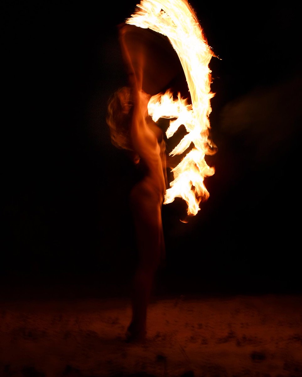 antondemin's tweet photo. #nude #fire #night #fireshow #action #woman #girl https://t.co/HpKWDAztkY