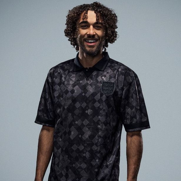 GambIingPro's tweet photo. If Harry Kane or Calvert-Lewin scores first tonight against Romania we’ll giveaway a limited edition England blackout shirt and £100 in CASH!😍⚫️

Retweet &amp; follow us to enter!📲 https://t.co/NTVCW8gXTG