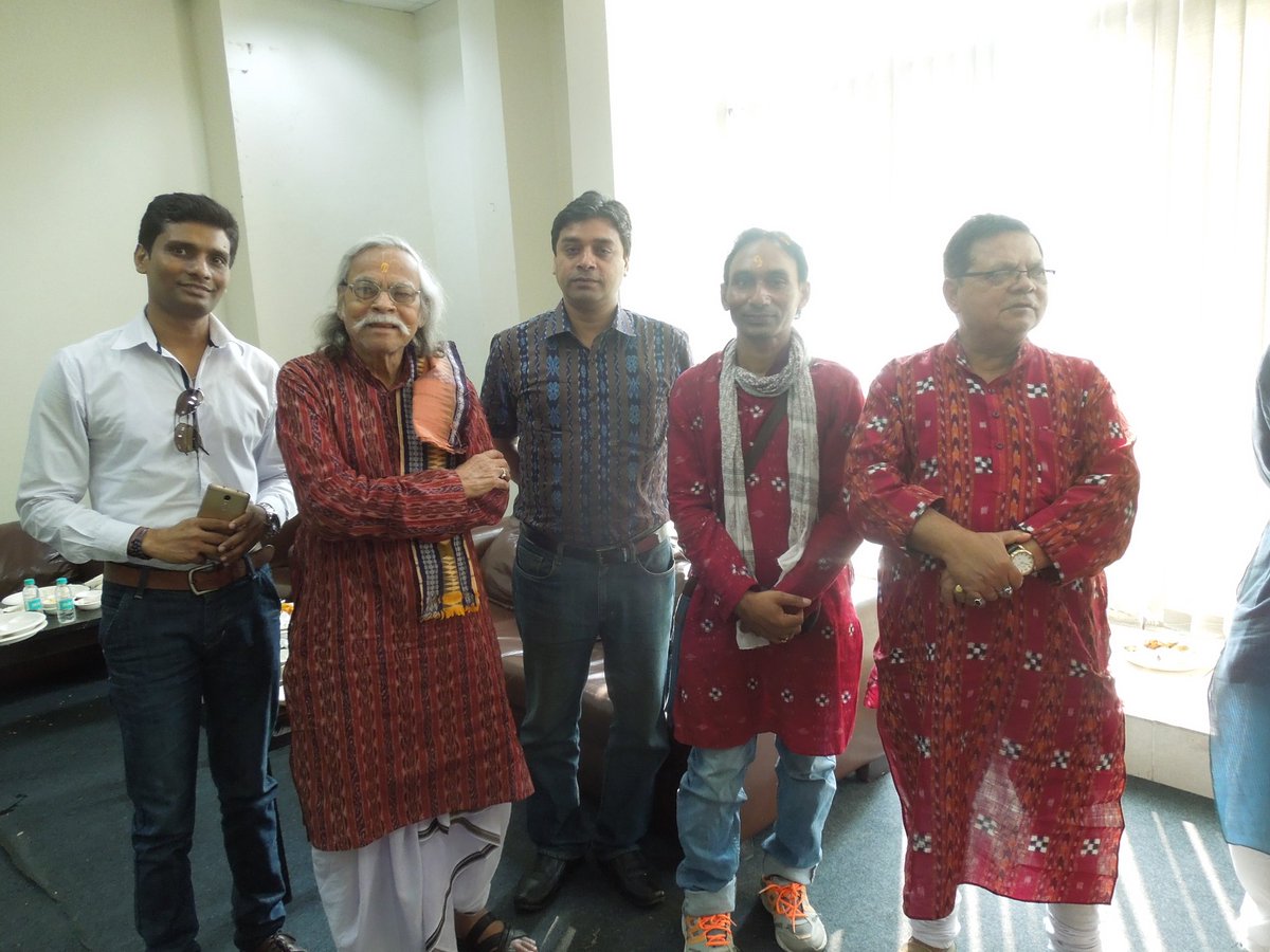 OdissiD's tweet photo. Paschim Odisha ra Great  Sambalpuri Theatre  and Cinema  Artist Late  Dr Atal Bihari Panda Sir ,Mr Sabyasachi Mahapatra ( Film Maker )  Mr Sujit Dada with Sameer Choreographer . https://t.co/g3BWvbr8EW