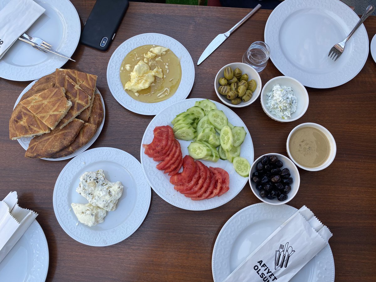 Kahvaltı günün en önemli öğünüdür aynı zamanda dostluk kardeşlik arkadaşlığın kurulduğu sofradır. #dünyakahvaltıgünü