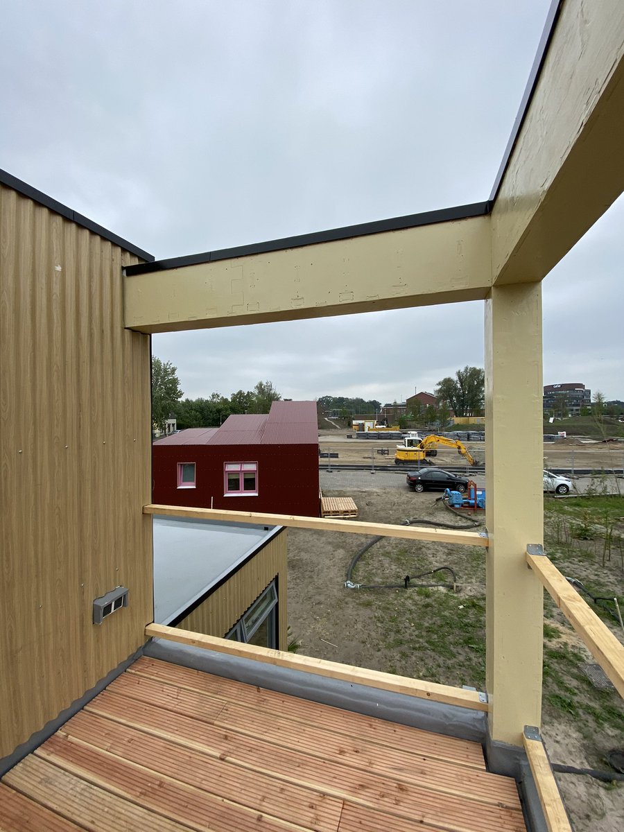 Rezonethegame's tweet photo. RxDOMI 2 en RxDOMI 3 krijgen vorm in Roosendaal! Dit zijn compacte, grotendeels digitaal geproduceerde houten woningen, met toepassing van hergebruikte tweedehands kozijnen. #tinyhousemaardananders #wikihouse #modular #diy #tinyoevers https://t.co/pclcorCUFy