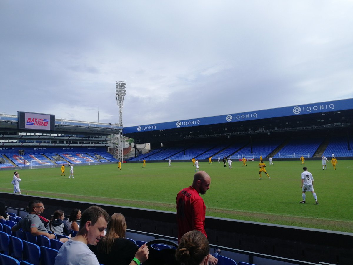 AlexDonohuePR's tweet photo. Big thanks to @Josh_Landy @playwithalegend for having @PressBoxPR for a run out at Selhurst Park #playwithalegend https://t.co/KNh9zZGhBl