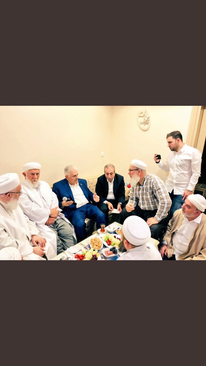 Hiç bir ülkenin  başına bu kadar felaket bu  kadar menfaatçi  insanlar güruhu  gelmemiştir .