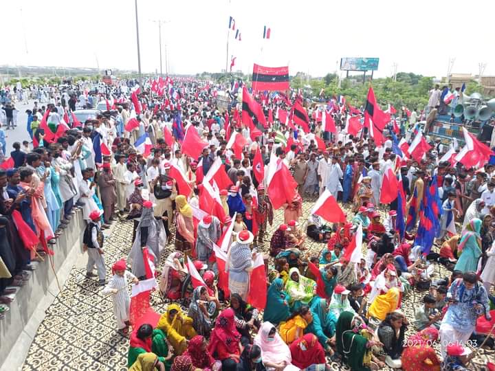AamirSindhi57's tweet photo. پليت پير ڪر پري
هي ڌرتي منهنجو ننگ آ❣️
#SindhRejectsBahriaTown https://t.co/6veJRSN9Tk
#SindhRejectsBahriaTown