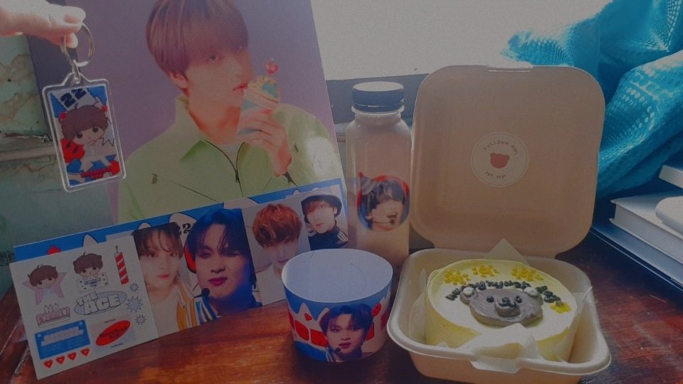 kiacommz's tweet photo. a simple preparation for my baby's birthdayβ‘
big thanks to @TEAMLHC for the cupsleeve event and to @/fullsun.mnl(insta) for the cake.
#HaechanLevel22CSE
#ν΄μ°¬μ΄λ³΄λ€_μμ¦λκ°_λ_ν볡ν_λ
#AllRounderHAECHANDay https://t.co/eEu7BD99wh