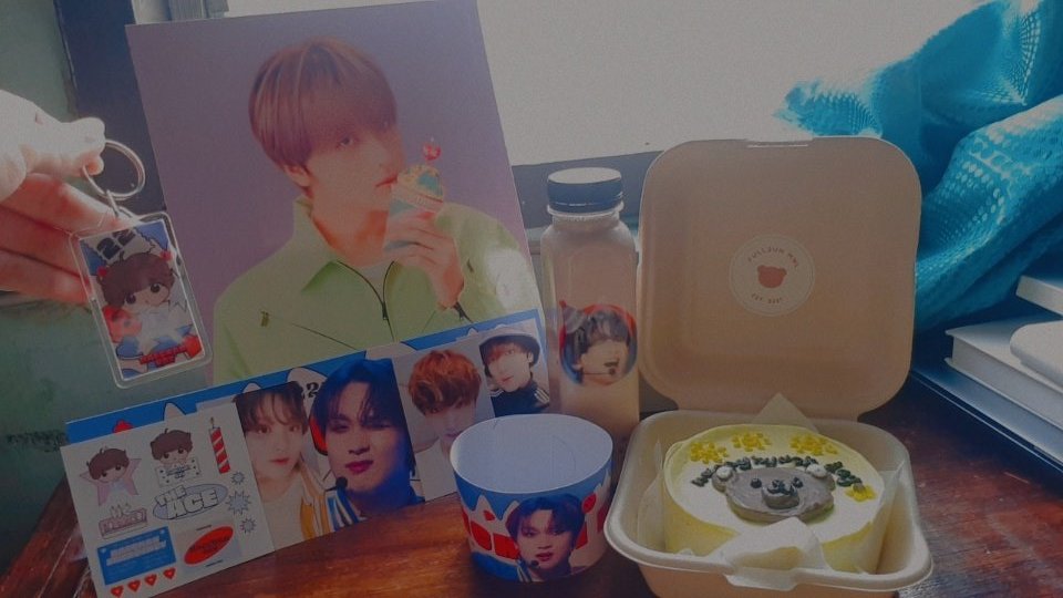 kiacommz's tweet photo. a simple preparation for my baby's birthdayβ‘
big thanks to @TEAMLHC for the cupsleeve event and to @/fullsun.mnl(insta) for the cake.
#HaechanLevel22CSE
#ν΄μ°¬μ΄λ³΄λ€_μμ¦λκ°_λ_ν볡ν_λ
#AllRounderHAECHANDay https://t.co/eEu7BD99wh