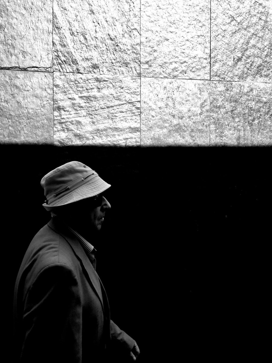 GergelyHANDO's tweet photo. White on black
#streetphotography #mobilestreetphotography #mobilephotography #iphoneography #theappwhisperer #randomstrangers @TheAppWhisperer https://t.co/ffscp09D6r