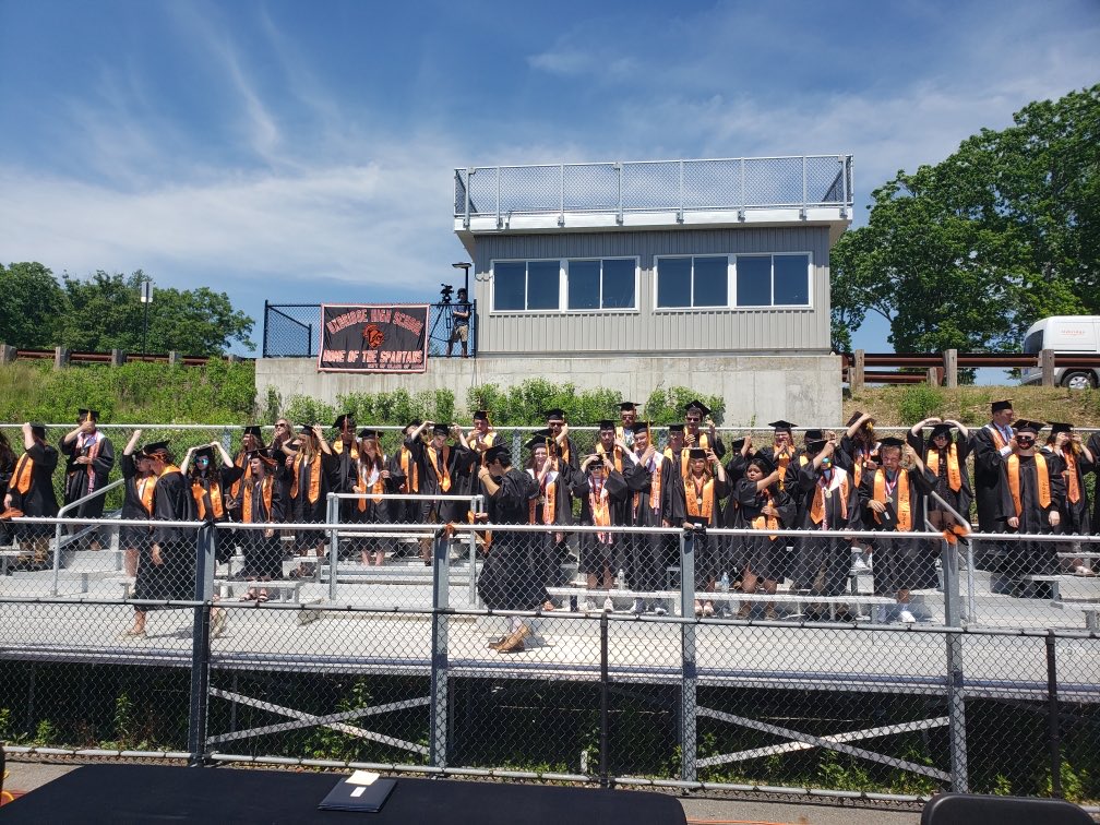 UHS2021's tweet photo. You did it 2021!  So proud of all of you...Go be kind and happy! https://t.co/ootVscx0lf