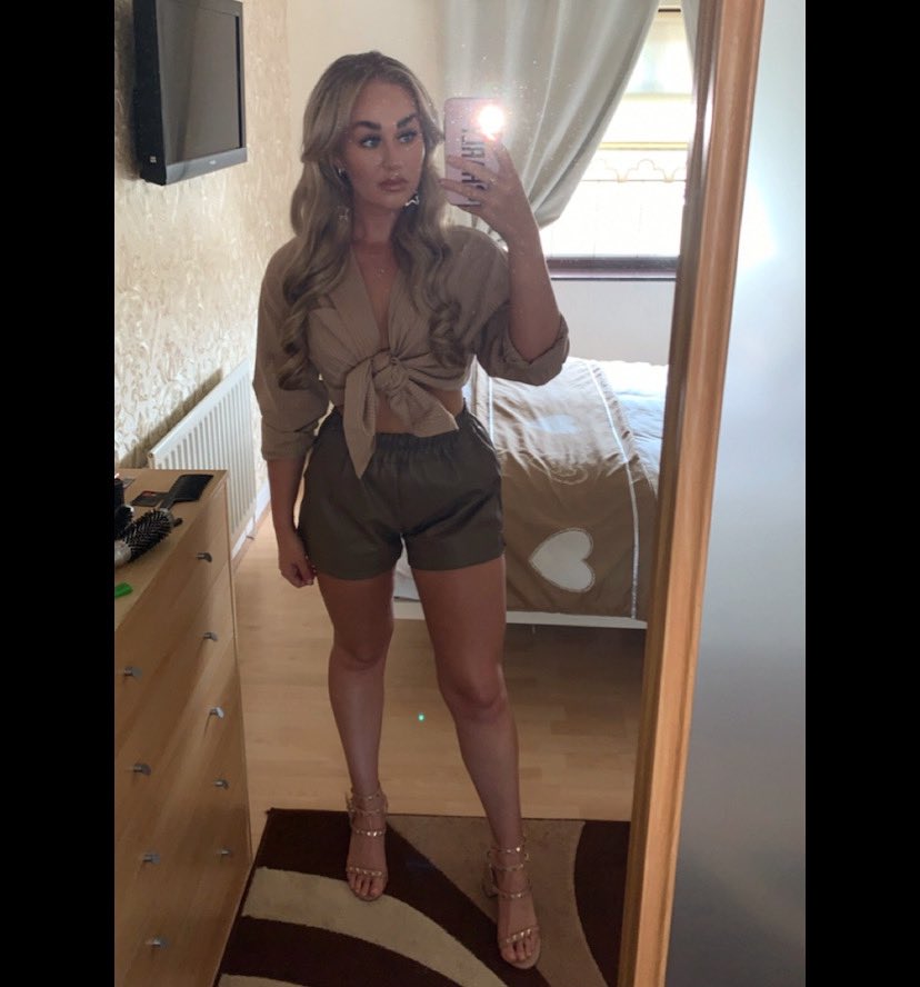 CharlyKavanaghx's tweet photo. Last nights vibe was Indianna Jones 🍸 https://t.co/bpd9u6Frag