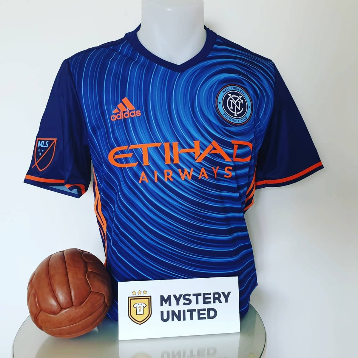 MysteryUnitedEU's tweet image. Scoort Wout #Weghorst een goal tegen Georgië? Dan geven wij een mystery voetbalshirt weg!📦 

Doe mee!
🔄 Retweet
✅ Volg @MysteryUnitedNL 

Of bestel direct op mysteryunited.nl 

Succes!🇳🇱🟠⚽️