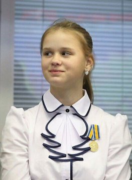 usapronova's tweet photo. Я хочу, чтоб весь Мир знал эту юную девочку!
Это Юлия Король москвичка круглая сирота в 13 лет спасала тонущих детей на Сямозере в Карелии, где погибло 14 человек.
Она награждена медалью «За спасение погибающих на водах»
Юля маленькая героиня
Здоровья тебе милый ангел! https://t.co/kefIAvUnU6