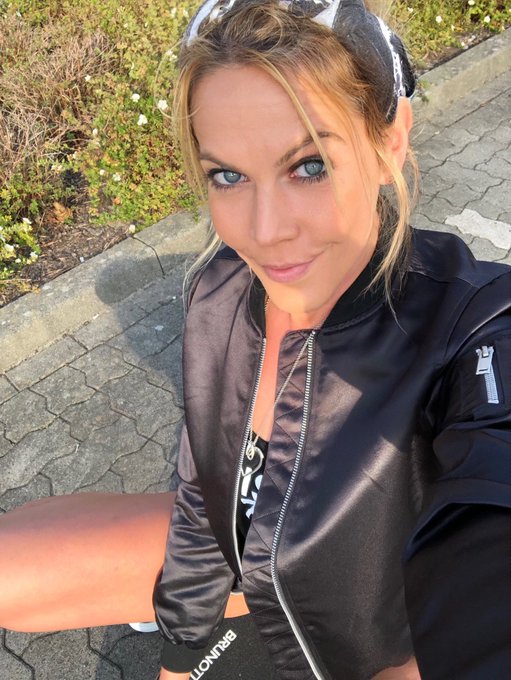 Hast du Lust mich vor meiner Livecam zu sehen ? Oder dir endlich mal meine Videos anzuschauen ? Heute<a href="/tag/camgirl"class="tags"><span>#camgirl</span></a><a href="/tag/mydirtyhobby"class="tags"><span>#mydirtyhobby</span></a><a href="/tag/mileyweasel"class="tags"><span>#mileyweasel</span></a>