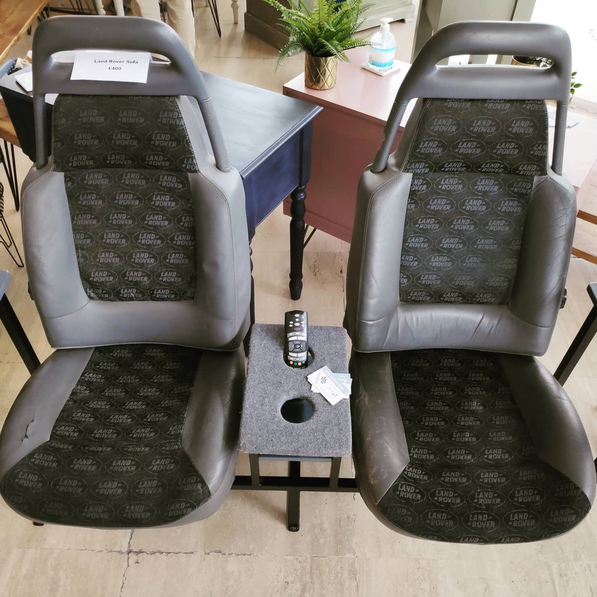 FinishLineFurns's tweet image. Day 2 of Handmade and Vintage @centremk. We're here until 5:00pm if you want to sit on our Land Rover Discovery sofa.
@MadeAndVintage #LandRover #discovery #sofa #settee #carpartfurniture #handmade #reclaimed #upcycled #furnituredesign #independentbusiness