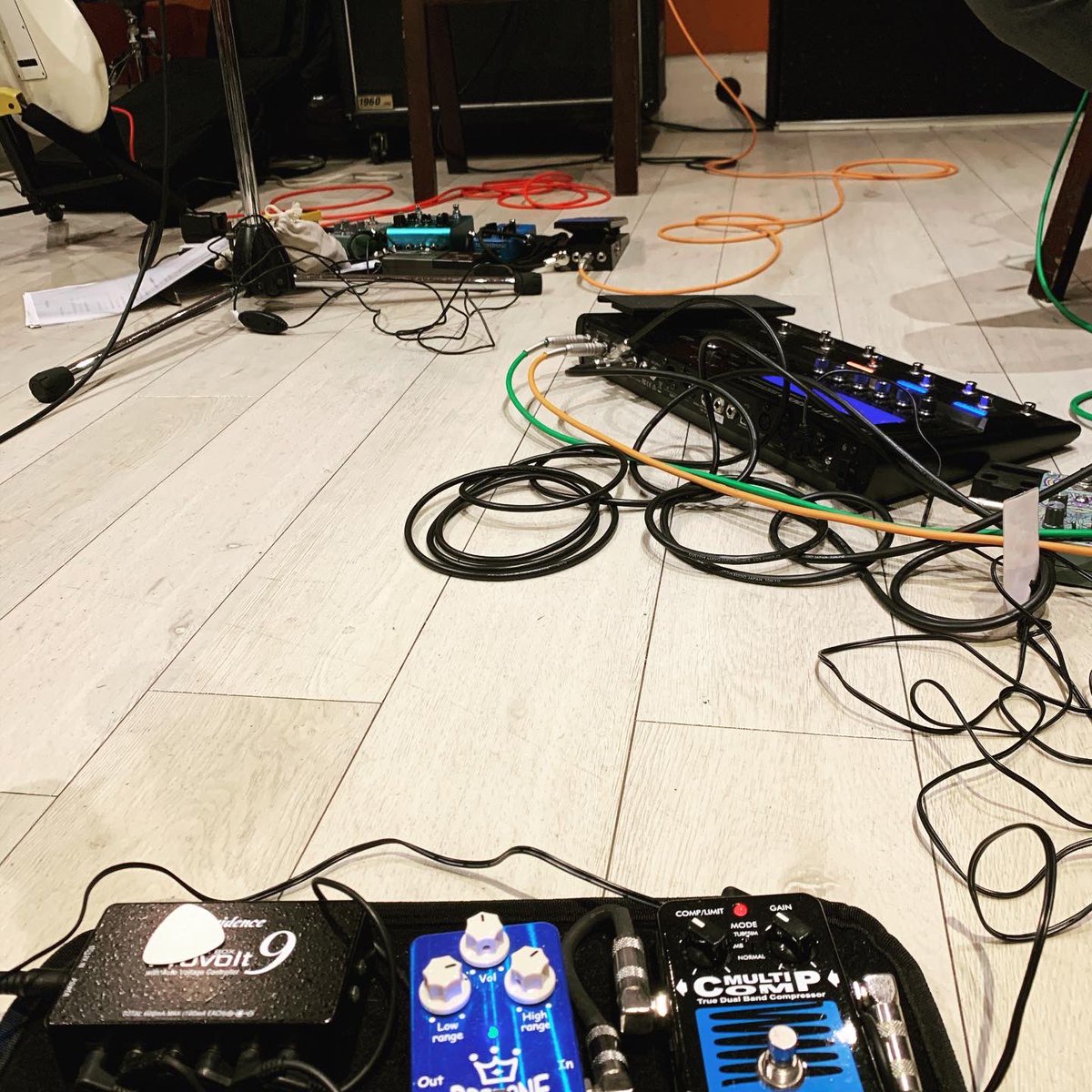 mellow0708's tweet photo. Rehearsal of new songs in studio
#etherfeels https://t.co/EMFNPAZfNU