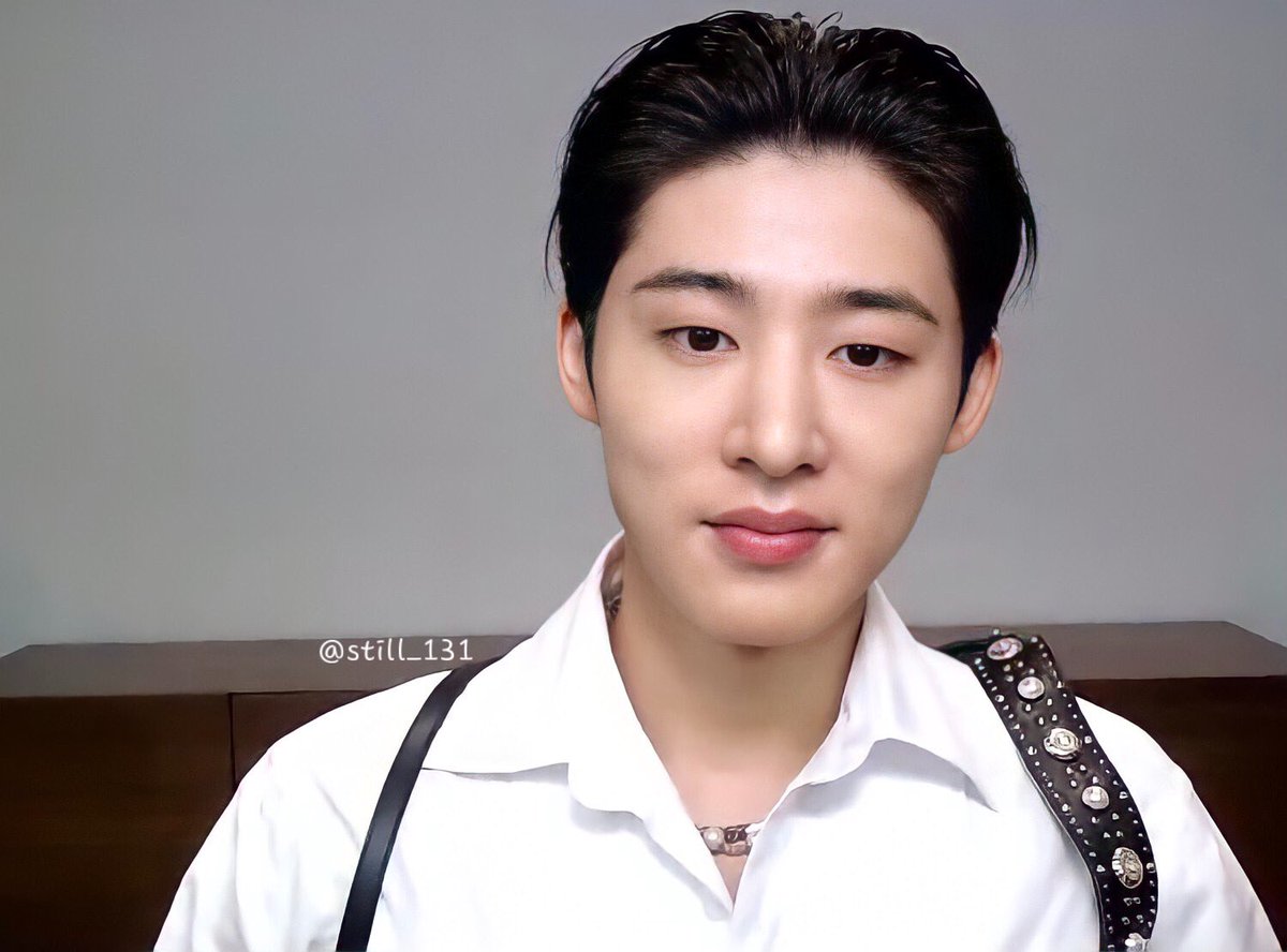 1overboi131's tweet photo. 일단 공익을 위해 사진 투척 ..🖤🤍🖤🤍

#한빈 #비아이 #Bi https://t.co/g2NY0b2NBT