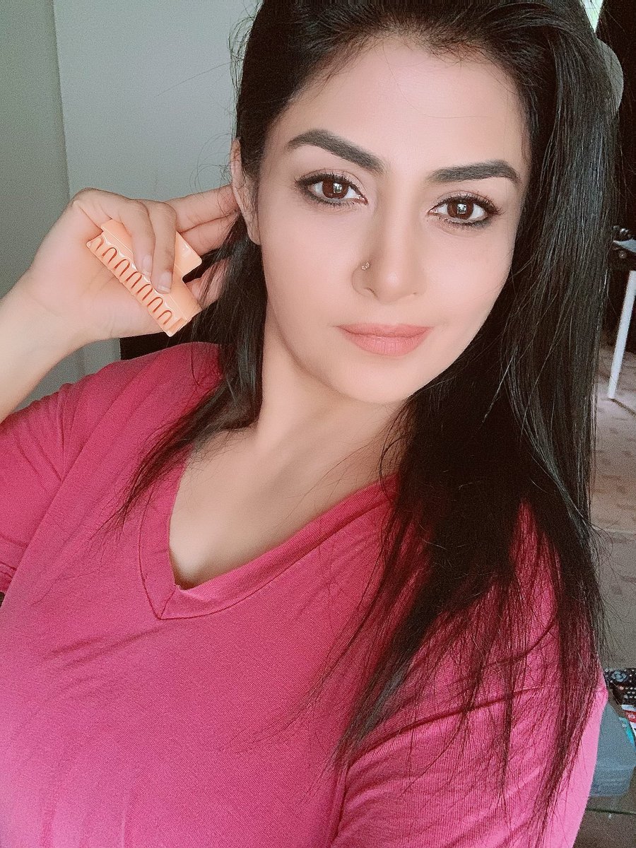 fadiashaboroz's tweet photo. Look for opportunities in every change in your life. 😇
#selfcare #selflove #quote #saying #words #happyquotes #happiness #inspirationalquotes #life #beyou #loveyourself #foryourself #happymode #selfloveisimportant #behappy #selfie #itsmee #fadiashaboroz #fadiashaborozofficial https://t.co/WSD656ZHXI