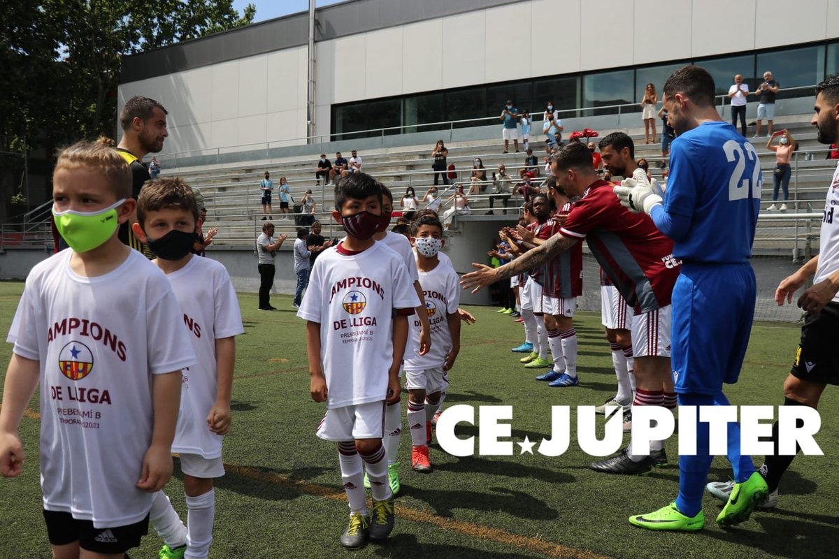 CE_Jupiter's tweet photo. Passadís d'honor al Prebenjamí B i al Cadet Femení com a Campions de Lliga 2020-2021 

#SomJupiter https://t.co/WvniJpPx5o