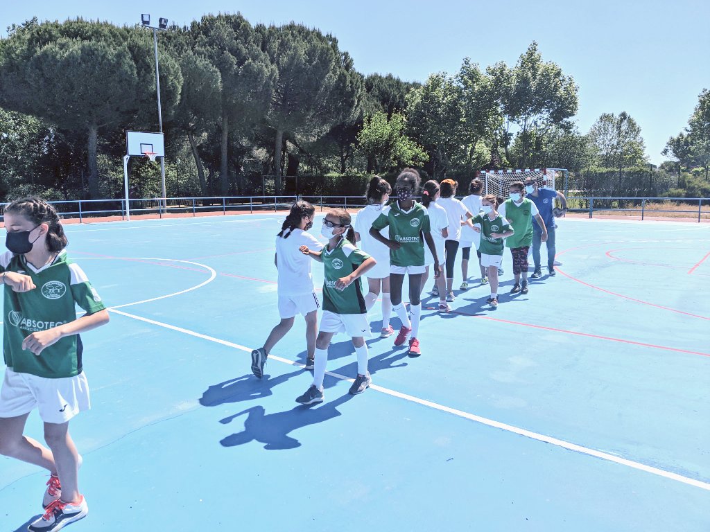 DeportesDip_Va's tweet photo. Balonmano

Finalizan las chicas de @BMTierraPinares 
Preparados los equipos de Categoría Alevín Masculino con los Enfrentamientos:
@BMTierraPinares A- @CBMTudela
@BMTierraPinares B-@CBVdC

Con @deportesdipu , @Dip_Va y @atlvalladolid 

#SiempreApoyandoelDeporte 
#JuegosEscolares https://t.co/zMjHx2Ts9X