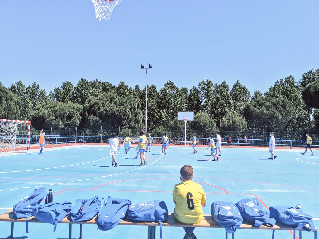 Balonmano

Finalizan las chicas de <a href="/BMTierraPinares/">Fundacion Bamar BM Tierra De Pinares</a> 
Preparados los equipos de Categoría Alevín Masculino con los Enfrentamientos:
<a href="/BMTierraPinares/">Fundacion Bamar BM Tierra De Pinares</a> A- <a href="/CBMTudela/">CBM Tudela</a>
<a href="/BMTierraPinares/">Fundacion Bamar BM Tierra De Pinares</a> B-<a href="/CBVdC/">Balonmano Viana</a>

Con @deportesdipu , <a href="/Dip_Va/">Diputación de Valladolid</a> y <a href="/atlvalladolid/">Recoletas Atlético Valladolid</a> 

#SiempreApoyandoelDeporte 
#JuegosEscolares